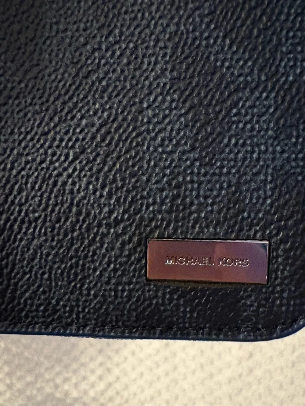 Wallet-The Michael Kors Men's Tech ZIP Around Blue Leather wallet